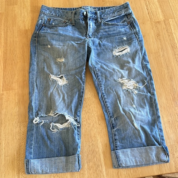 American Eagle Boy Fit Distressed Capris / Ankle Jeans Sz 6 - Picture 4 of 5